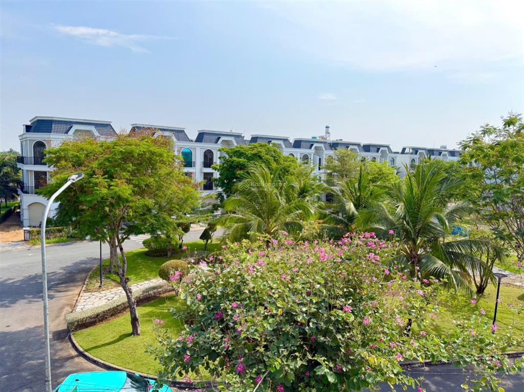 Chỉ 3,9 tỷ sở hữu ngay nhà phố 3 lầu đã có sổ, ngay siêu thị aeon