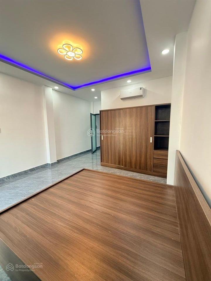 Dương quảng hàm gần vincom  hxh đỗ cửa 3pn 4wc, sân thượng  7.8 tỷ