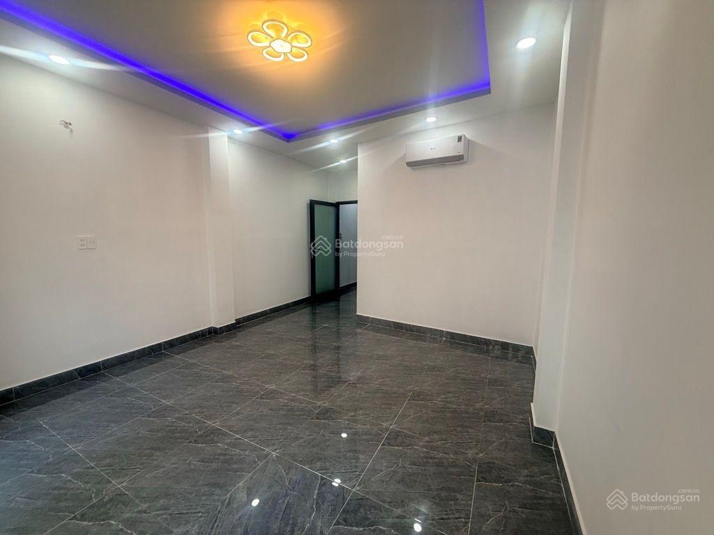 Dương quảng hàm gần vincom  hxh đỗ cửa 3pn 4wc, sân thượng  7.8 tỷ