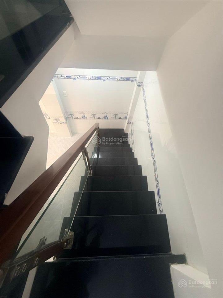 Dương quảng hàm gần vincom  hxh đỗ cửa 3pn 4wc, sân thượng  7.8 tỷ