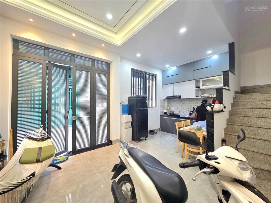 Bán nhà 32m2, ngang 6.3m, 3pn, 4wc hxh phan huy ích  chỉ nhỉnh 3tỷ