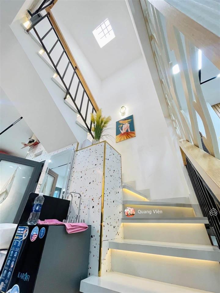 Hxh lô góc 2 mặt thoáng 3pn 3wc  gần chợ hạnh thông tây, công viên làng hoa  nhỉnh 5 tỷ