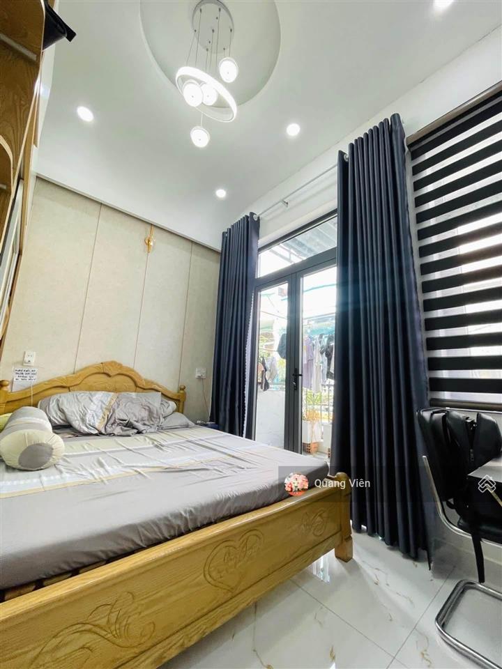 Hxh lô góc 2 mặt thoáng 3pn 3wc  gần chợ hạnh thông tây, công viên làng hoa  nhỉnh 5 tỷ