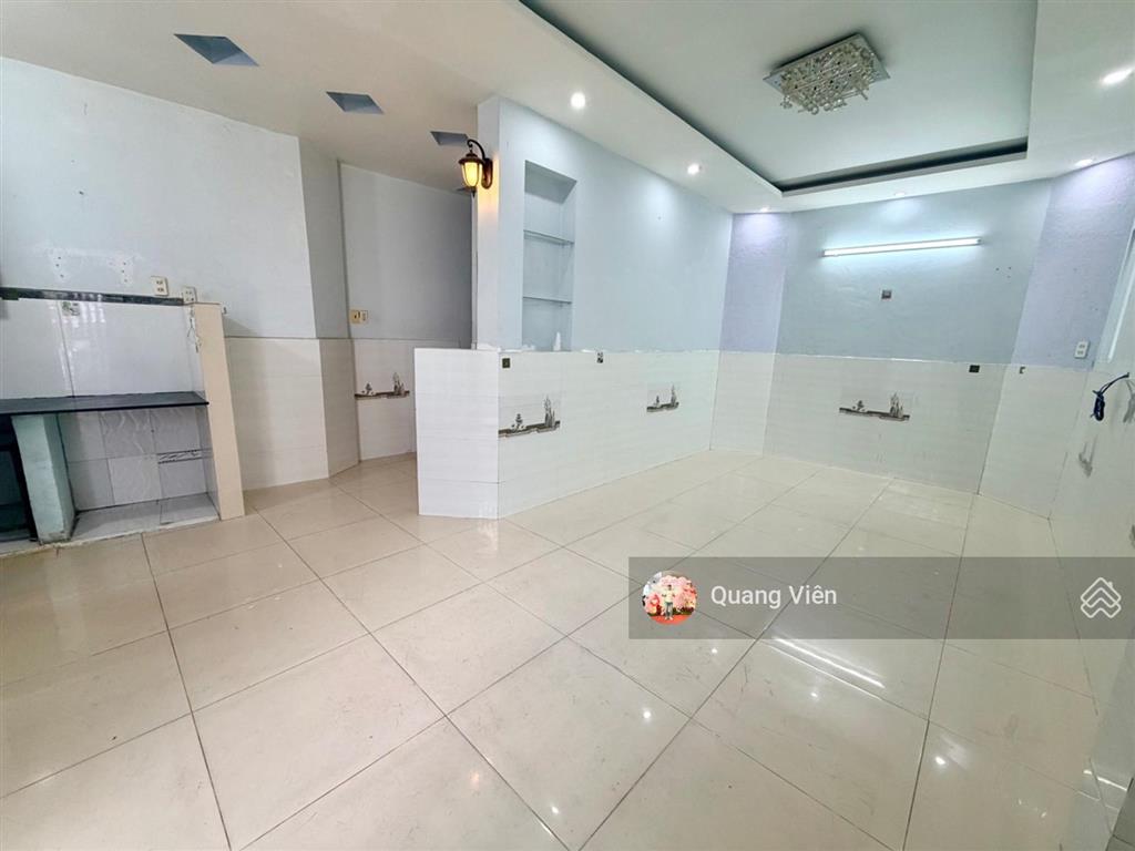 Nhỉnh 4 tỷ, nhà 3 tầng, 40m 4pn, 3wc, gần emart phan văn trị, sát phạm văn đồng