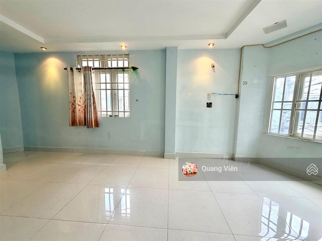 Nhỉnh 4 tỷ, nhà 3 tầng, 40m 4pn, 3wc, gần emart phan văn trị, sát phạm văn đồng