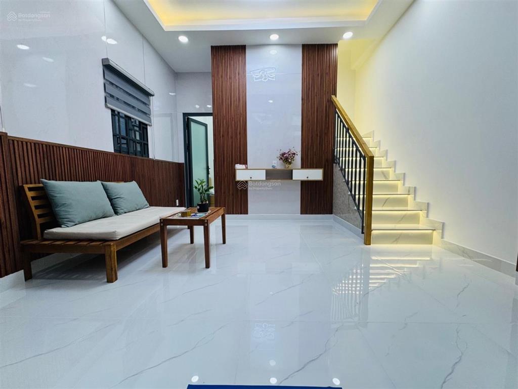 Nhà đẹp, vị trí đẹp 3pn 2wc  gần vincom, cityland, sân bay tsn 5p hẻm xe tải thông