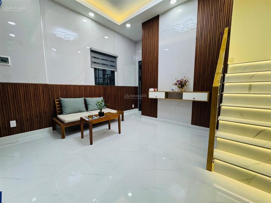 Nhà đẹp, vị trí đẹp 3pn 2wc  gần vincom, cityland, sân bay tsn 5p hẻm xe tải thông