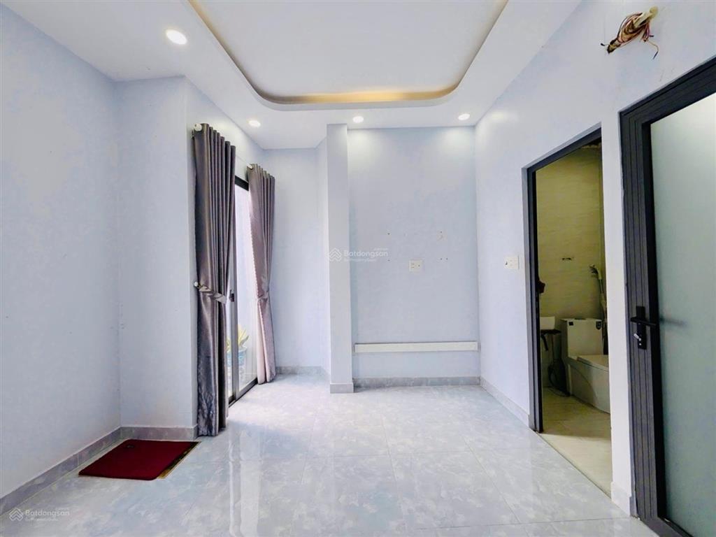 Khu ẩm thực bùi đình tuý  3 tầng  2pn 3wc  hẻm 5m thông gần mặt tiền  nhỉnh 5 tỷ
