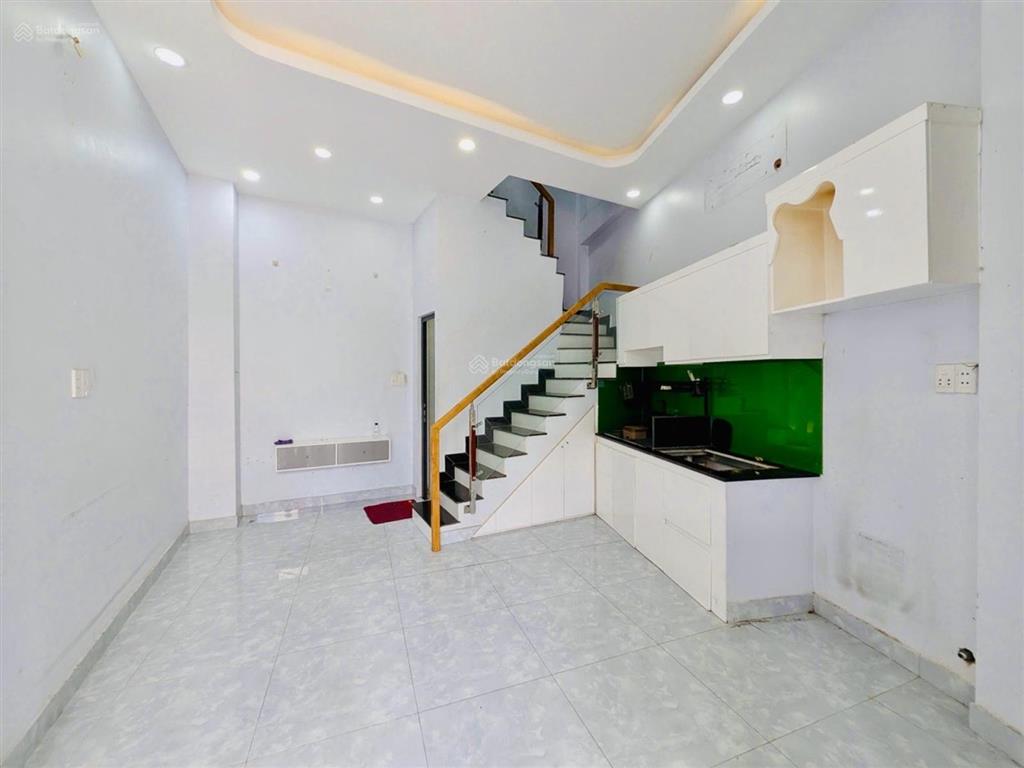 Khu ẩm thực bùi đình tuý  3 tầng  2pn 3wc  hẻm 5m thông gần mặt tiền  nhỉnh 5 tỷ