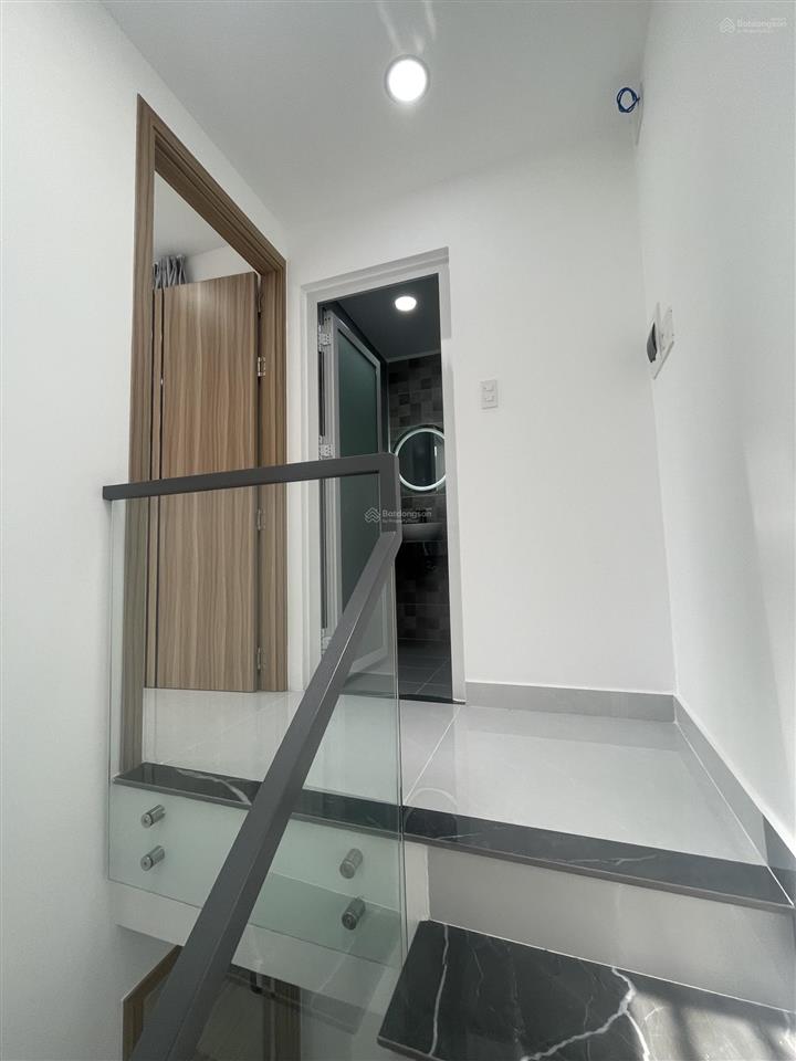 Nhà mới 4 tầng 3pn 4wc, gần chợ gò vấp, đh công nghiệp, giá chỉ hơn 5 tỷ
