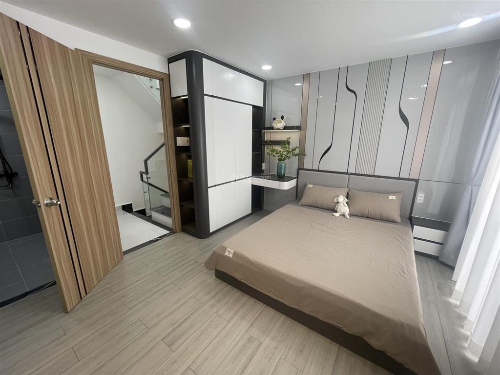 Nhà mới 4 tầng 3pn 4wc, gần chợ gò vấp, đh công nghiệp, giá chỉ hơn 5 tỷ