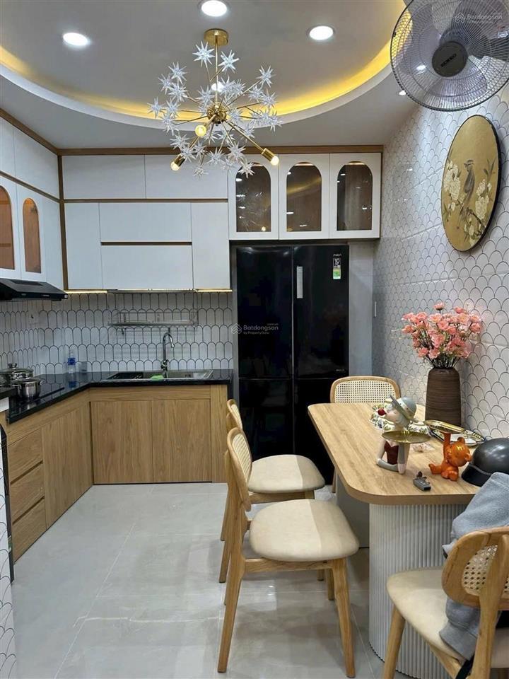 Nhà mới 2 tầng  2pn 2wc ngay chợ gò vấp, đh công nghiệp  vincom, emart phan văn trị