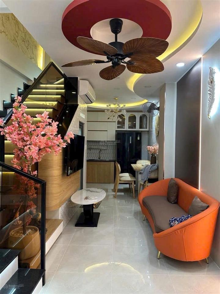 Nhà mới 2 tầng  2pn 2wc ngay chợ gò vấp, đh công nghiệp  vincom, emart phan văn trị
