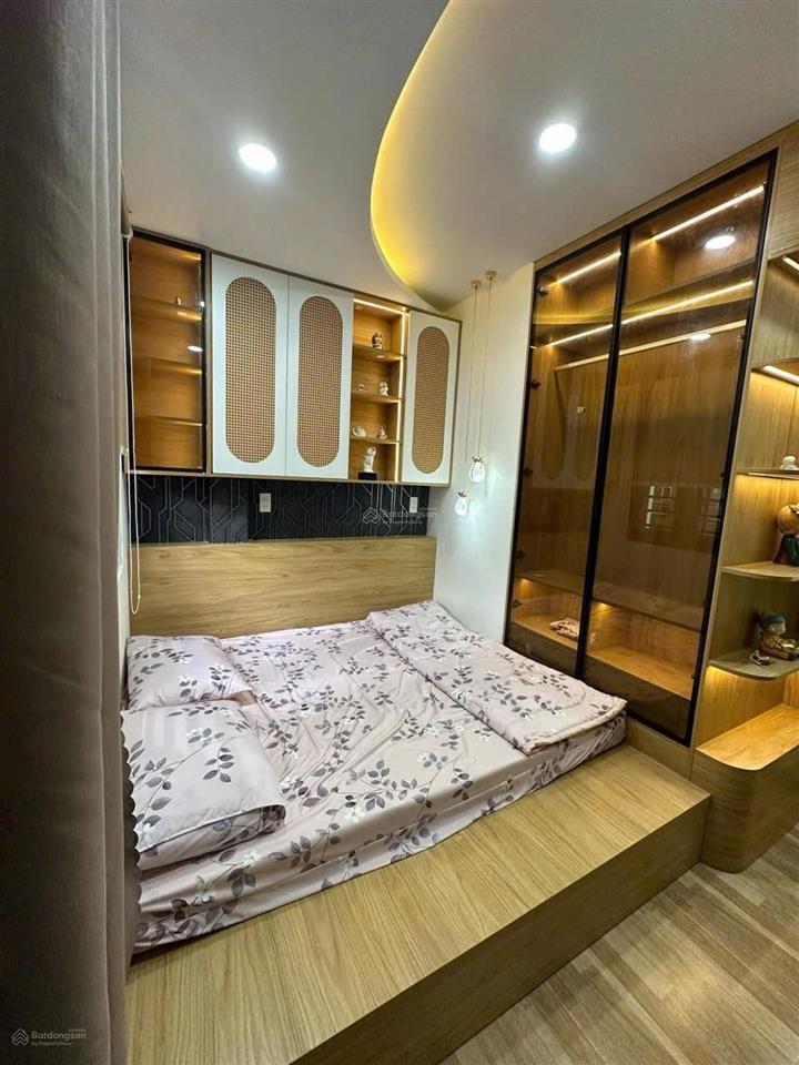 Nhà mới 2 tầng  2pn 2wc ngay chợ gò vấp, đh công nghiệp  vincom, emart phan văn trị