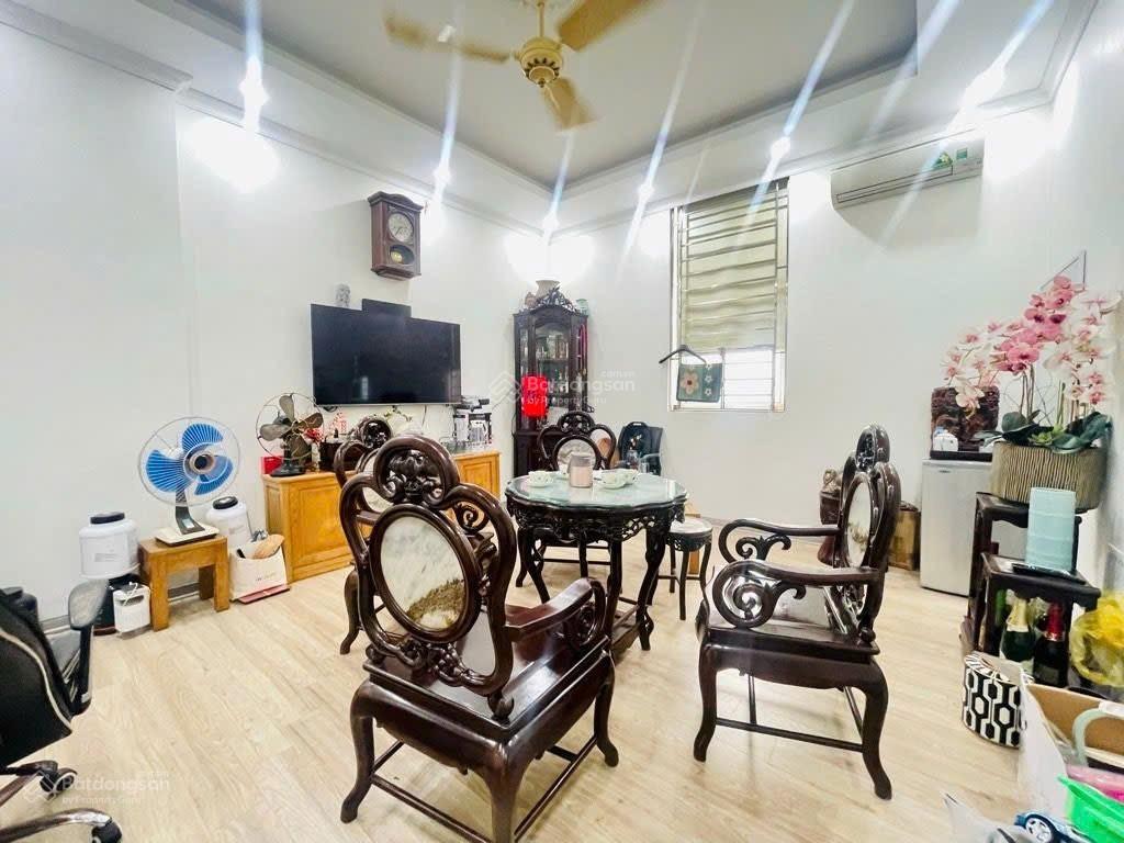Nhà mặt tiền siêu khủng  ô tô tránh  cách phố 50m