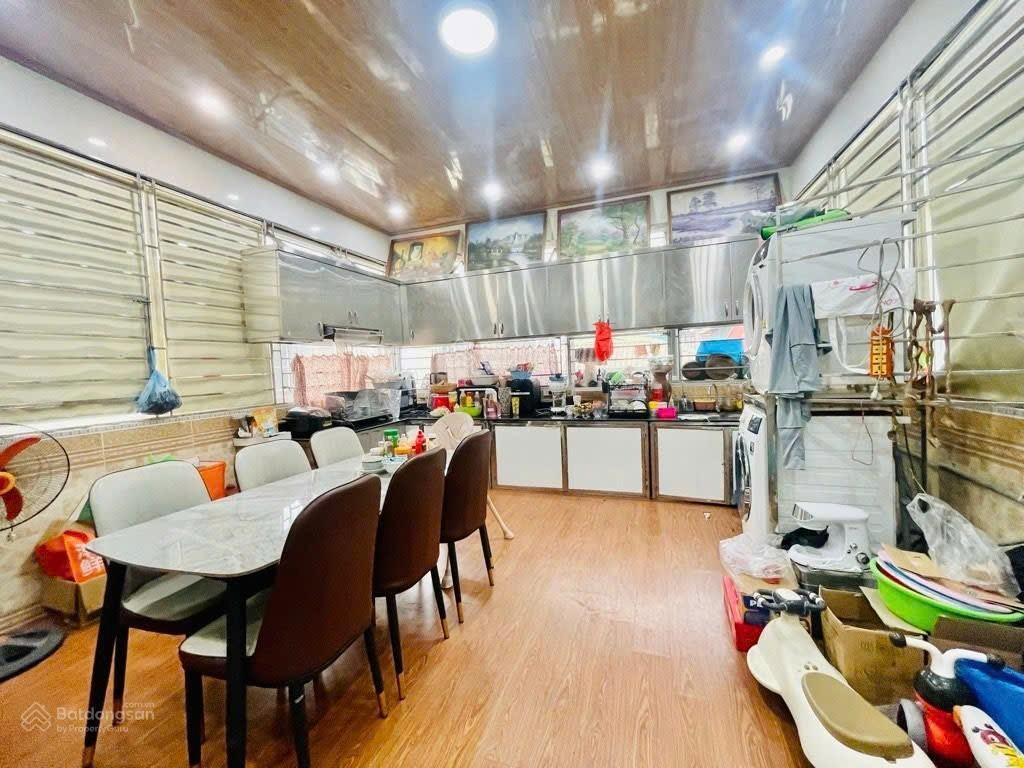 Nhà mặt tiền siêu khủng  ô tô tránh  cách phố 50m