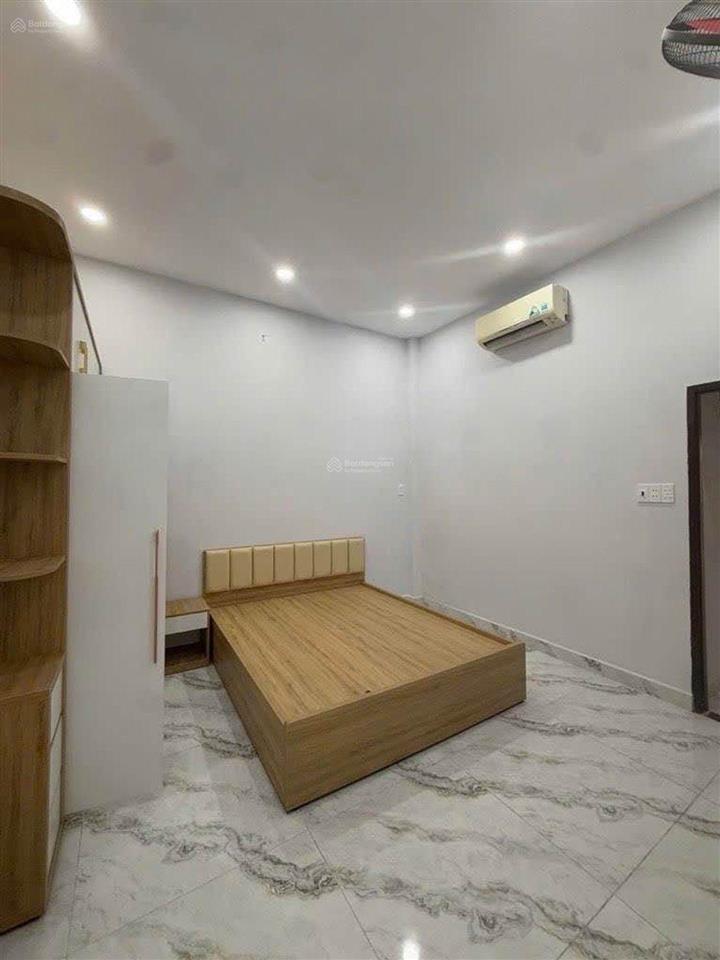 Siêu phẩm tây thạnh tân phú lại về
đường xe hơi + 4 lầu 4pn +nhà mới sạch vào ở ngay
dt 70m