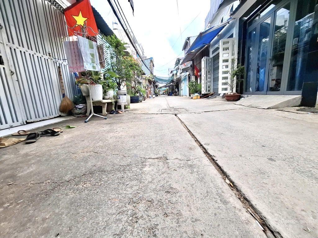 Siêu phẩm tây thạnh tân phú lại về
đường xe hơi + 4 lầu 4pn +nhà mới sạch vào ở ngay
dt 70m