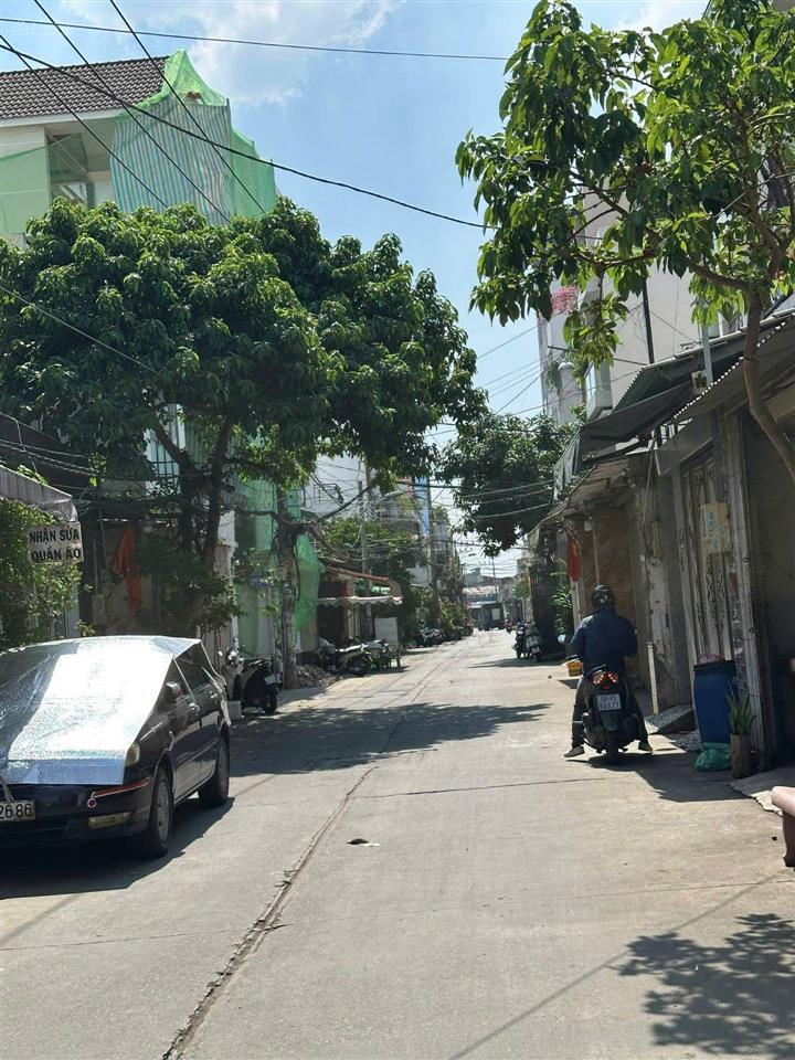 Ngay sát sơn kì tân phú gần siêu thị vị trí đẹp
hẻm 6m sạch sẽ, xe hơi ra vào thuận tiện
d
