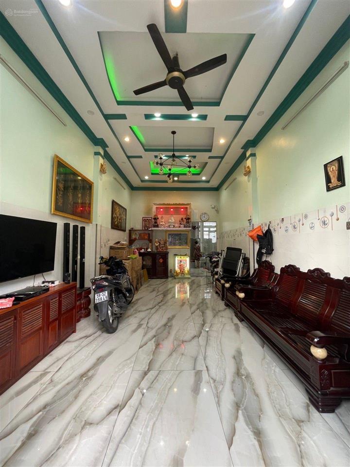 Hẻm xe tải +sát mặt tiền tô hiệu tân phú + giá chỉ hơn 6,1 tỷ +ngang 4,2m dài 18,3m