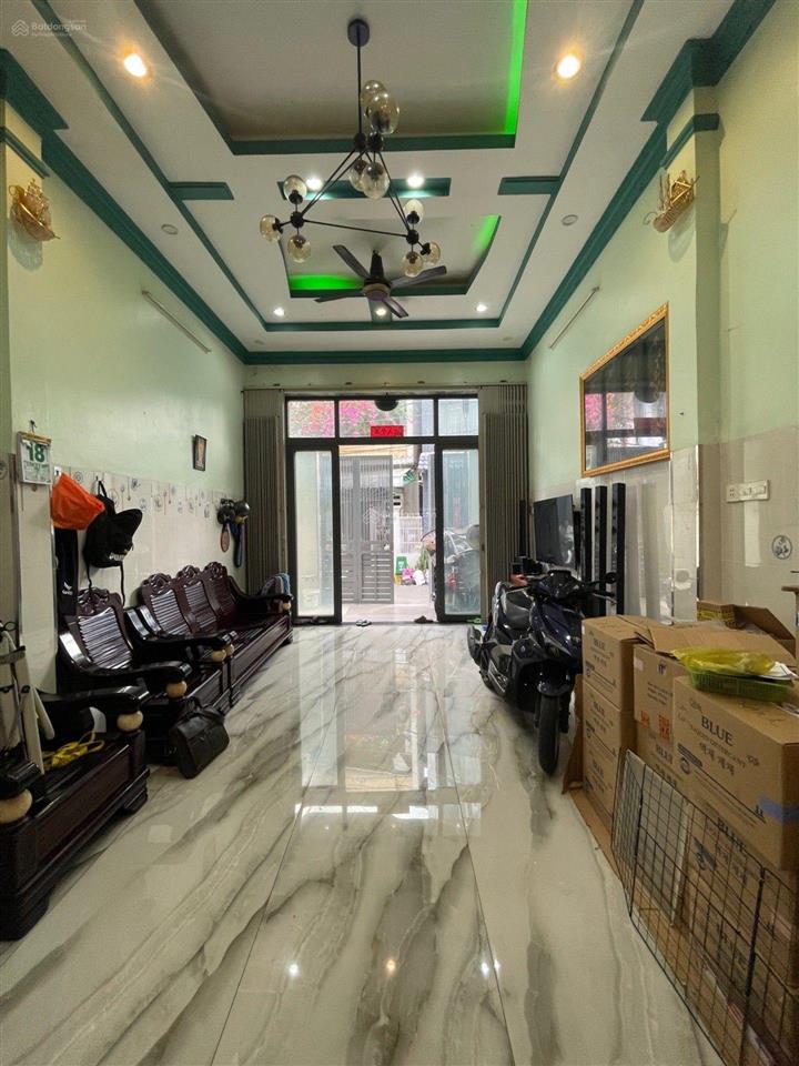 Hẻm xe tải +sát mặt tiền tô hiệu tân phú + giá chỉ hơn 6,1 tỷ +ngang 4,2m dài 18,3m