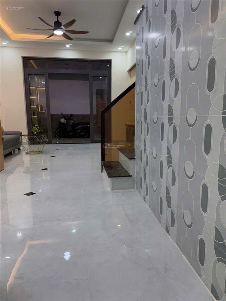 Sát mặt tiền trương phước phan lê văn qưoi
+chỉ hơn 4,6 tỷ + ngang 4,3m dài 13,5m + 1 tret 1 lâu
