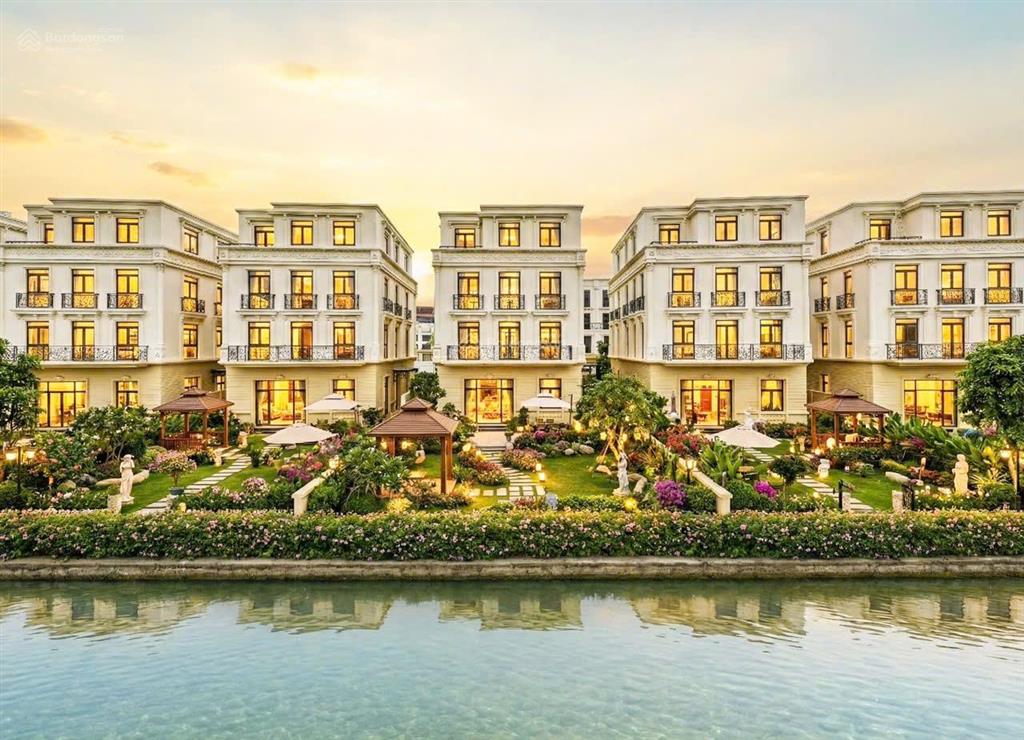 Cực hot! mua 90m2  100m2 được tặng hơn 100m2 đất sau nhà sân vườn tại vinhomes royal isand