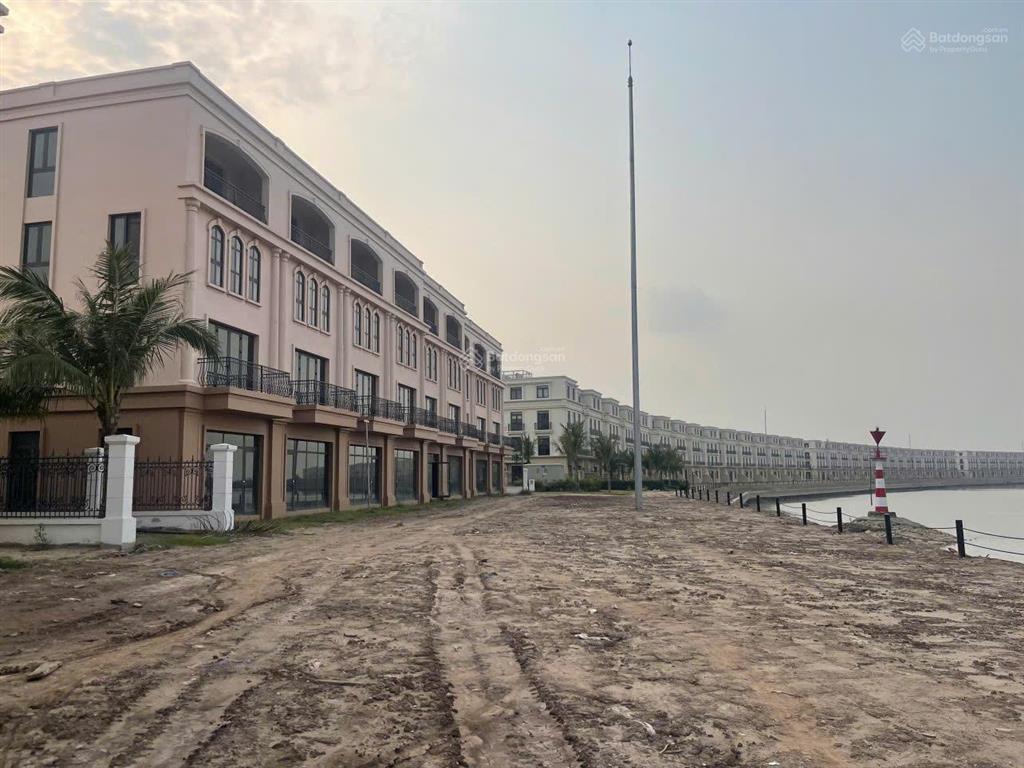 Cực hot! mua 90m2  100m2 được tặng hơn 100m2 đất sau nhà sân vườn tại vinhomes royal isand