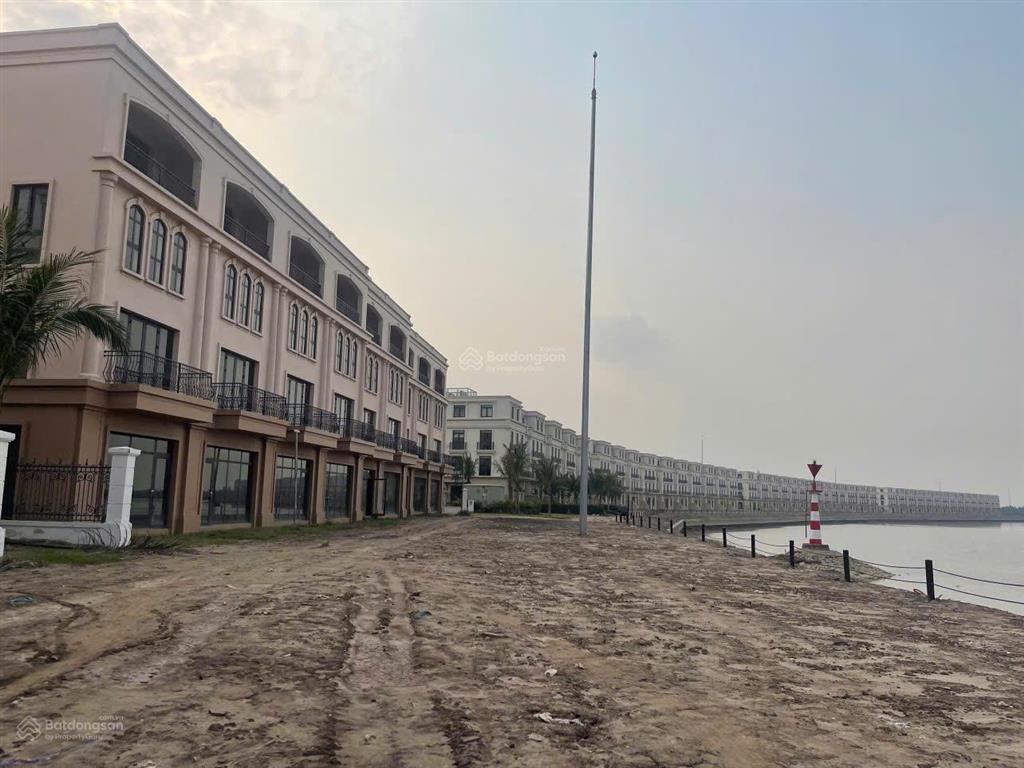 Cực hot! mua 90m2  100m2 được tặng hơn 100m2 đất sau nhà sân vườn tại vinhomes royal isand