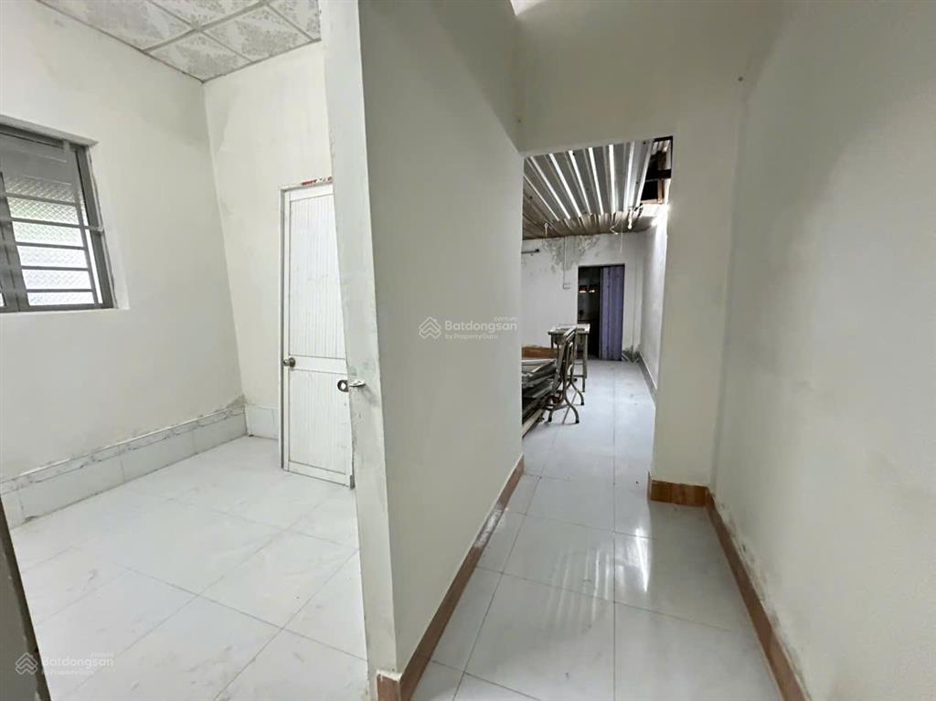 Cho thuê nhà căn góc sân vườn thoáng mát vị trí đẹp gần võ văn kiệt  4.8tr/tháng
