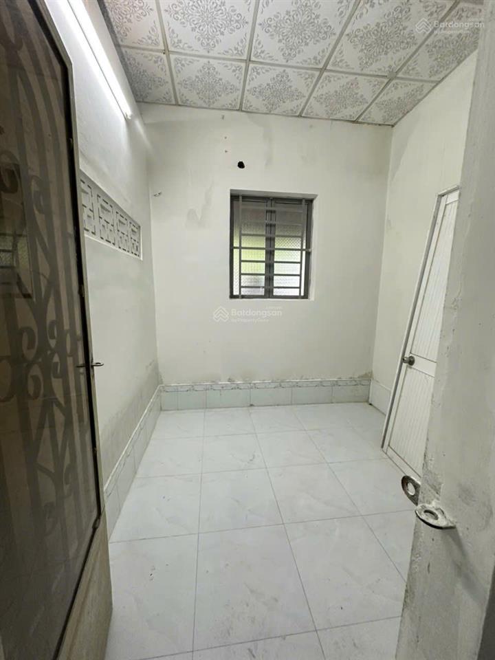 Cho thuê nhà căn góc sân vườn thoáng mát vị trí đẹp gần võ văn kiệt  4.8tr/tháng