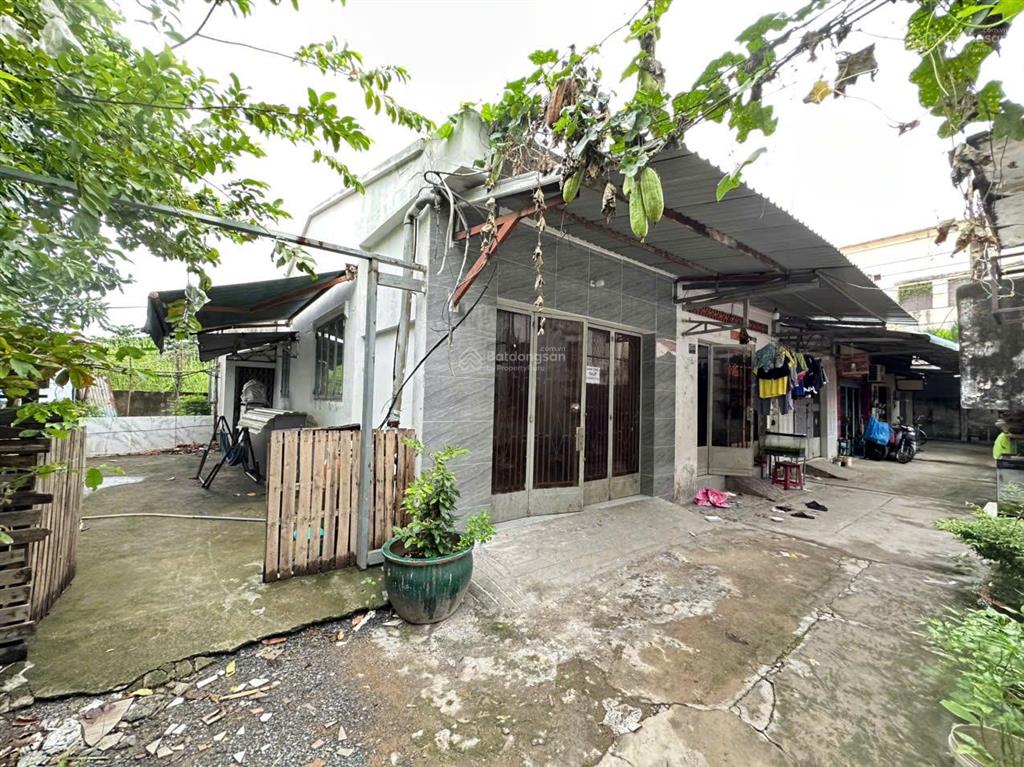 Cho thuê nhà căn góc sân vườn thoáng mát vị trí đẹp gần võ văn kiệt  4.8tr/tháng