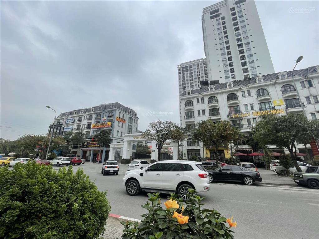 6.7tỷ sở hữu shop chân đế long biên. thích hợp làm văn phòng/ở + kinh doanh online