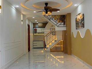 Bán nhà lầu 2 phòng ngủ đẹp trung tâm quận 5