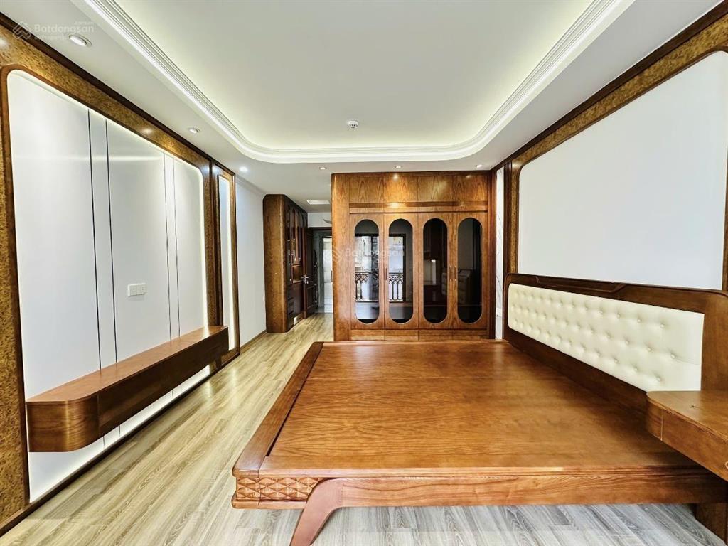 Bán nhà cầu giấy đẹp ko vết xước  dt 50m2  mt 4m  7 tầng thang máy  full nội thất  20m ra phố