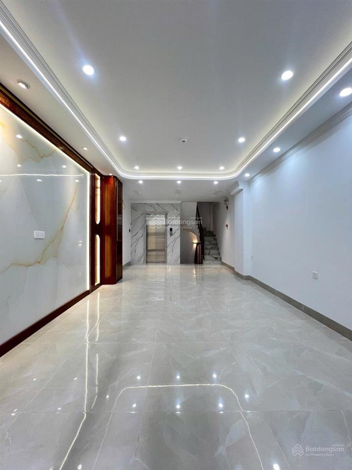Bán nhà cầu giấy đẹp ko vết xước  dt 50m2  mt 4m  7 tầng thang máy  full nội thất  20m ra phố
