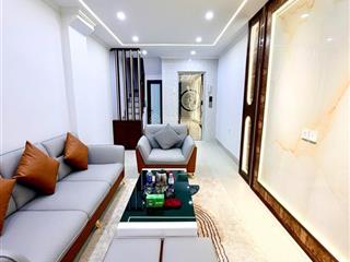 Nhà đẹp cầu giấy  7 tầng thang máy  phân lô cán bộ  3 bước ra ô tô tránh dừng đỗ ngày đêm
