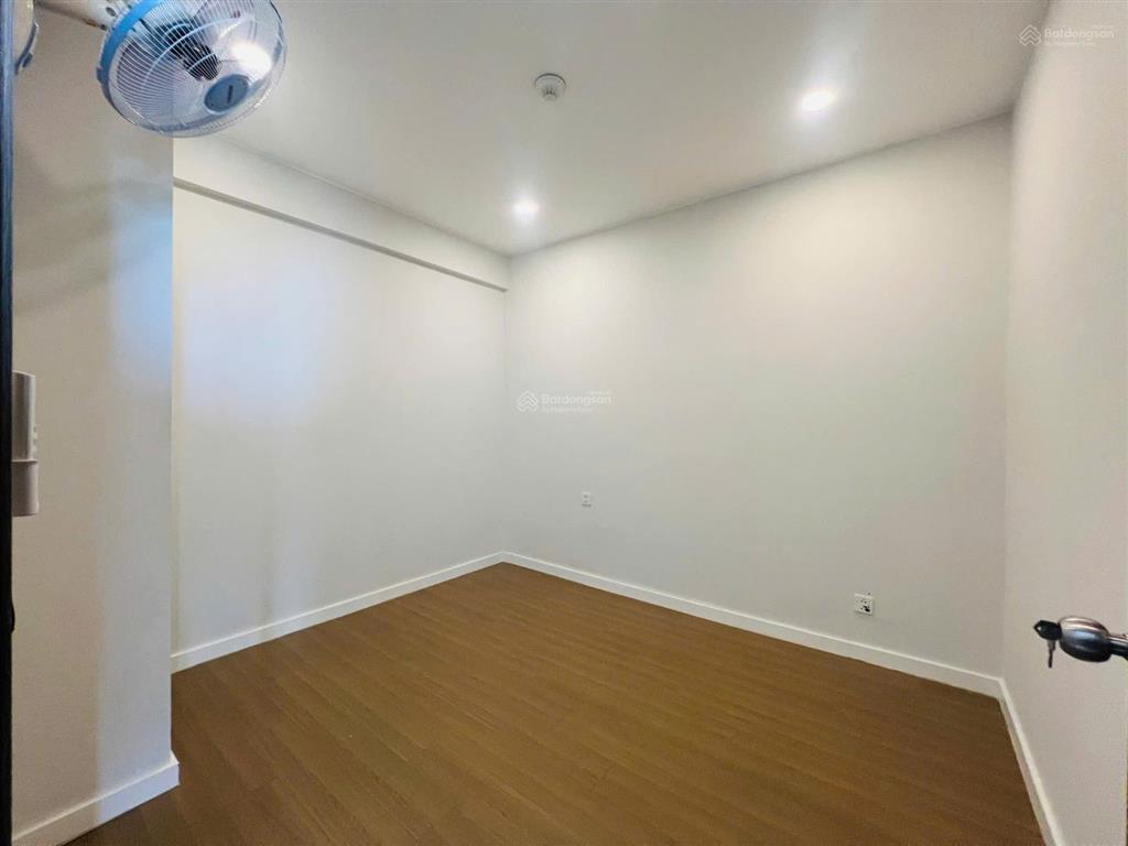 Bán căn 2pn2wc, sổ sẵn giá 4tỷ650 river panorama quận 7