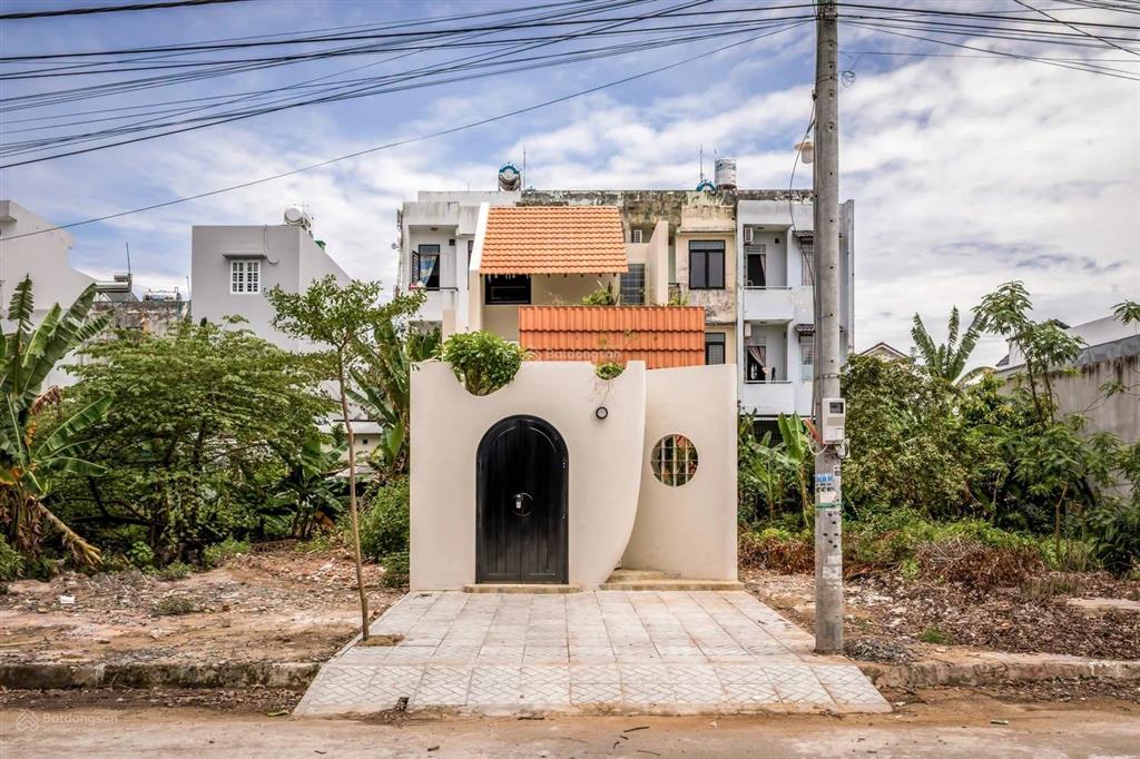 Bán căn nhà ống thị trấn củ chi 2pn 2nv 1 bếp và 1 phòng khách rộng rãi giá 1ty8 shr .