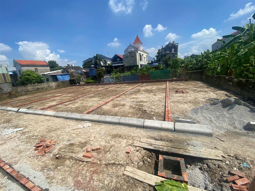 E muốn bán lô đất 60m2 đã có sổ. bố mẹ chia cho a.c.e. không có nhu cầu ở muốn bán gấp