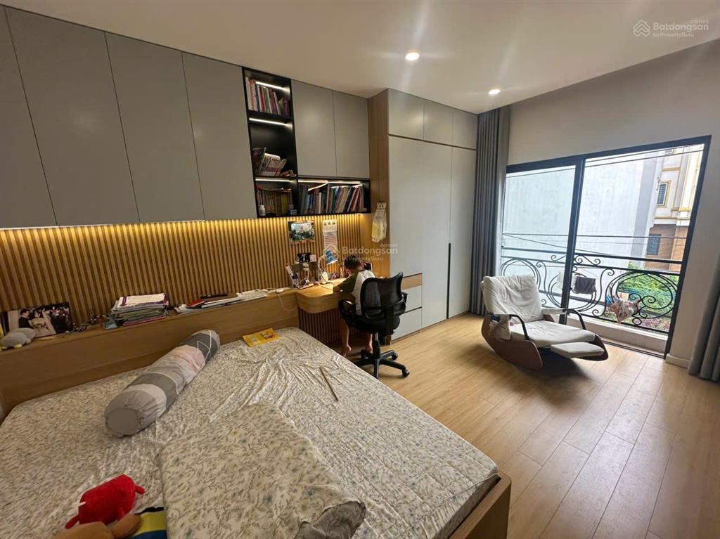 Nhỉnh 6 đồng có nhà lai xá , mặt phố , ô tô đỗ cửa , 10m ra ô tô tránh, một căn duy nhất thị trường