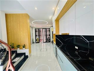 Nhỉnh 6 tỷ đồng có nhà cầu diễn, ô tô đỗ cửa, một căn trên thị trường