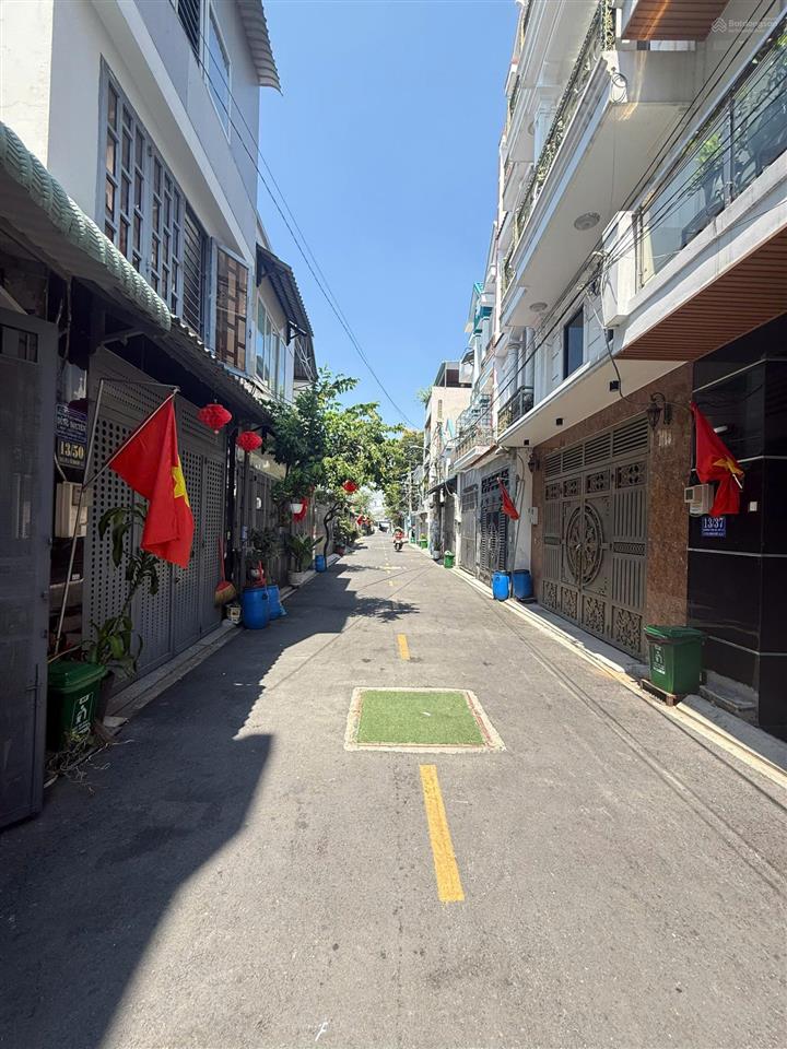 Shr công chứng ngay  hẻm nhựa 6m thẳng tắp  sát chợ  dân trí cao