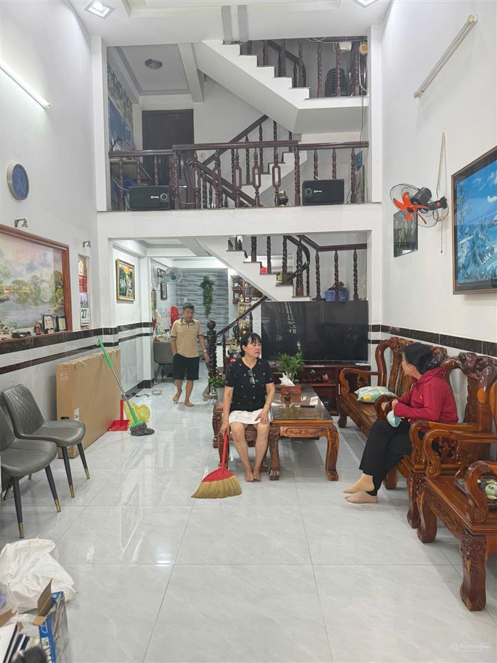 Shr công chứng ngay  hẻm nhựa 6m thẳng tắp  sát chợ  dân trí cao