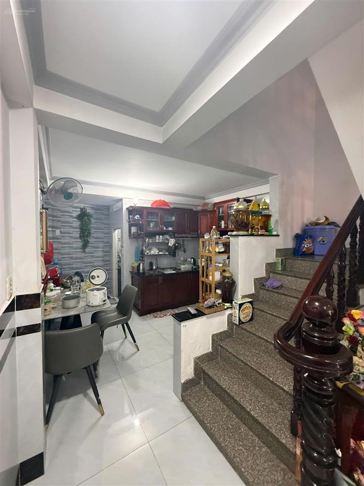 Shr công chứng ngay  hẻm nhựa 6m thẳng tắp  sát chợ  dân trí cao