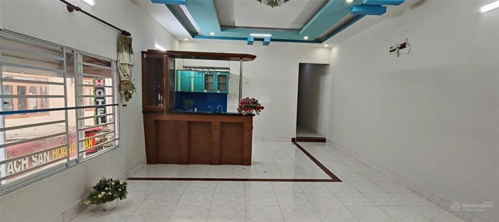 Cho thuê nhà giá rẻ, căn góc cực thoáng, thích hợp ở, kinh doanh, gần chợ hoàng hoa thám, nhà ga t3