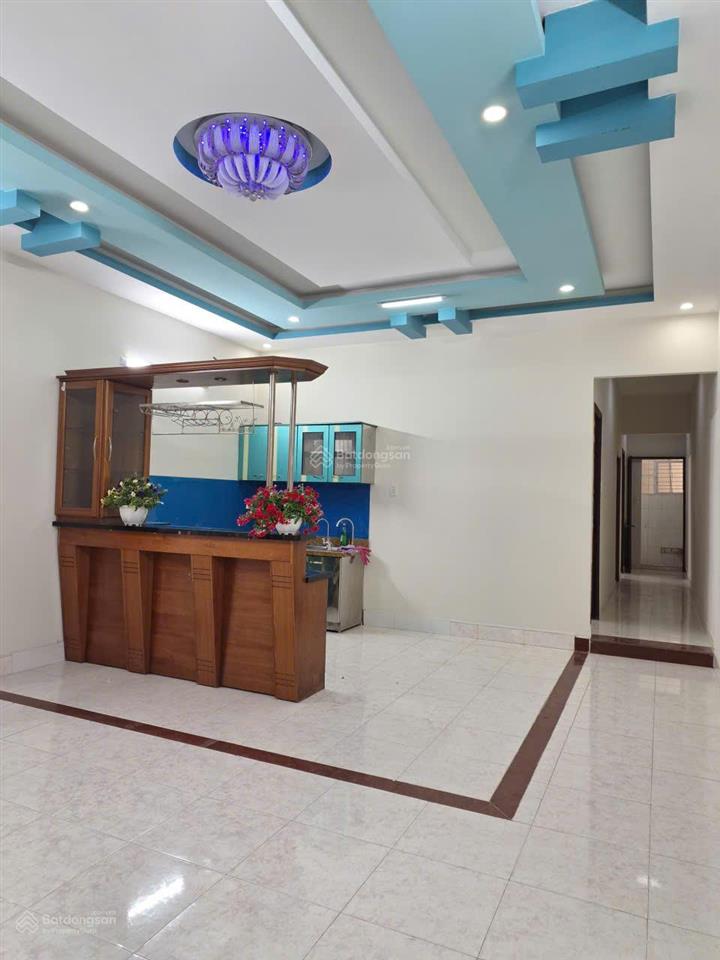 Cho thuê nhà giá rẻ, căn góc cực thoáng, thích hợp ở, kinh doanh, gần chợ hoàng hoa thám, nhà ga t3