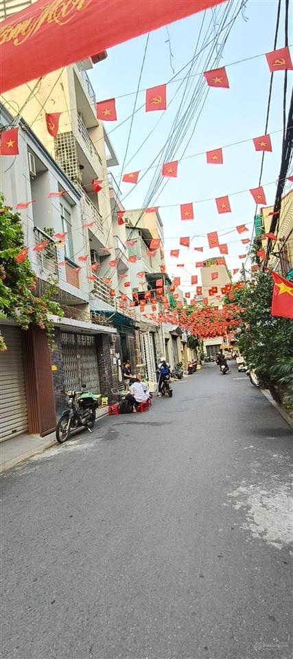 Cho thuê nhà giá rẻ, căn góc cực thoáng, thích hợp ở, kinh doanh, gần chợ hoàng hoa thám, nhà ga t3