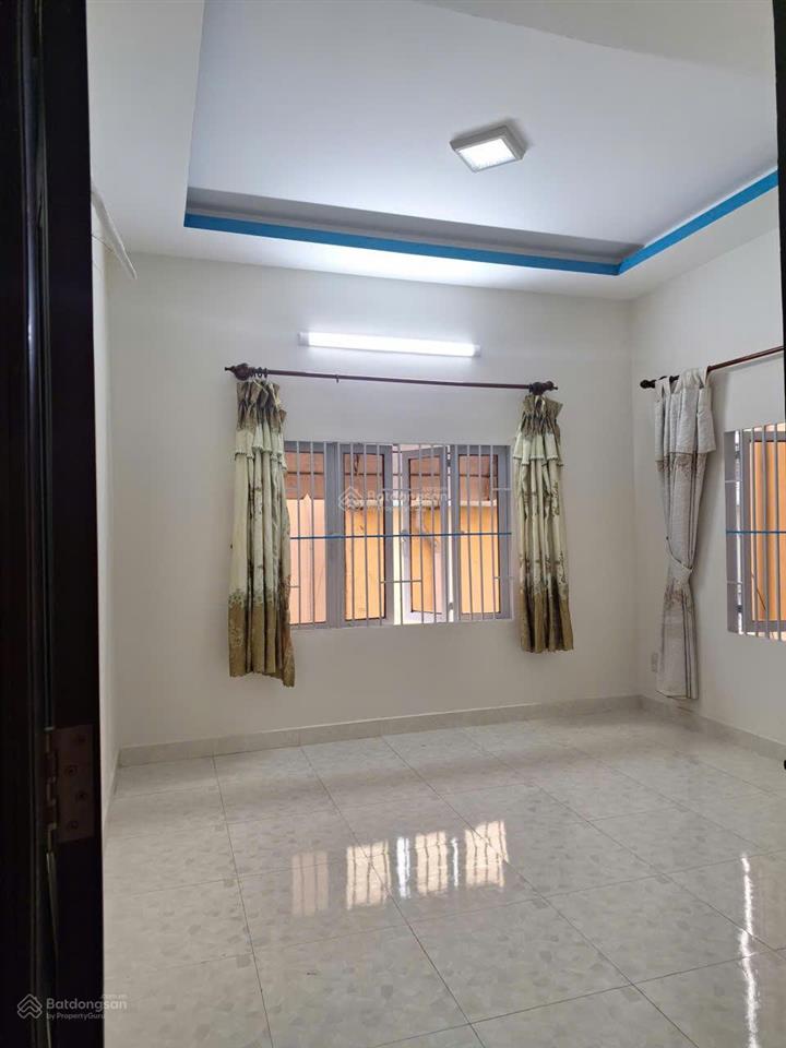 Cho thuê nhà giá rẻ, căn góc cực thoáng, thích hợp ở, kinh doanh, gần chợ hoàng hoa thám, nhà ga t3