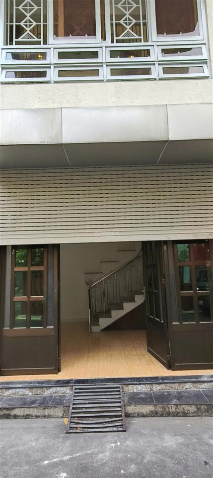 Cho thuê nhà giá rẻ, căn góc cực thoáng, thích hợp ở, kinh doanh, gần chợ hoàng hoa thám, nhà ga t3